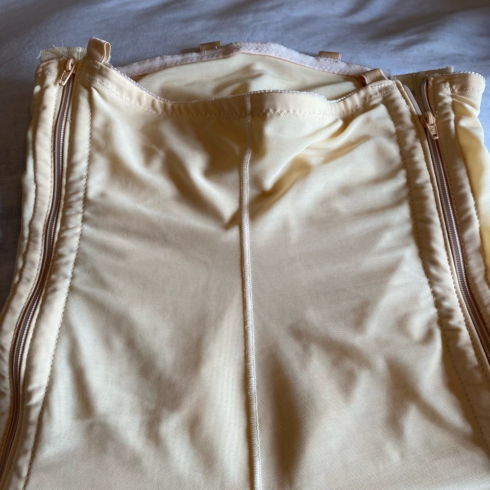 Caromed suspendered Lipoplasty Zippered
